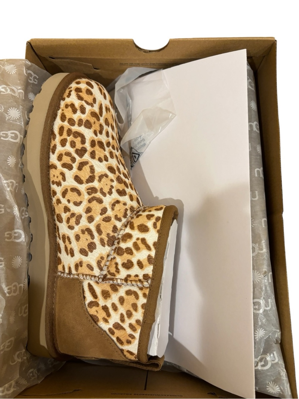 UGG—Classic Ultra Mini Plains -Felicity Leopard Jasmine-NWT - Picture 3 of 5